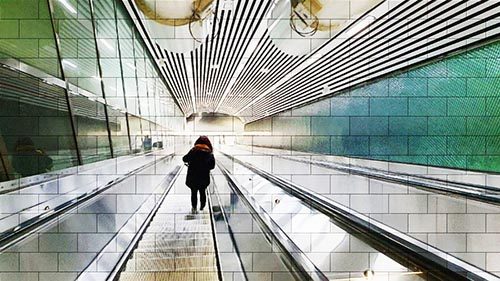 تصویری مرتبط با دیکشنری دیجیتال مارکتینگ و مفاهیم بازاریابی آنلاین، تبلیغات دیجیتال، سئو و ابزارهای جذب مشتری در فضای اینترنت.